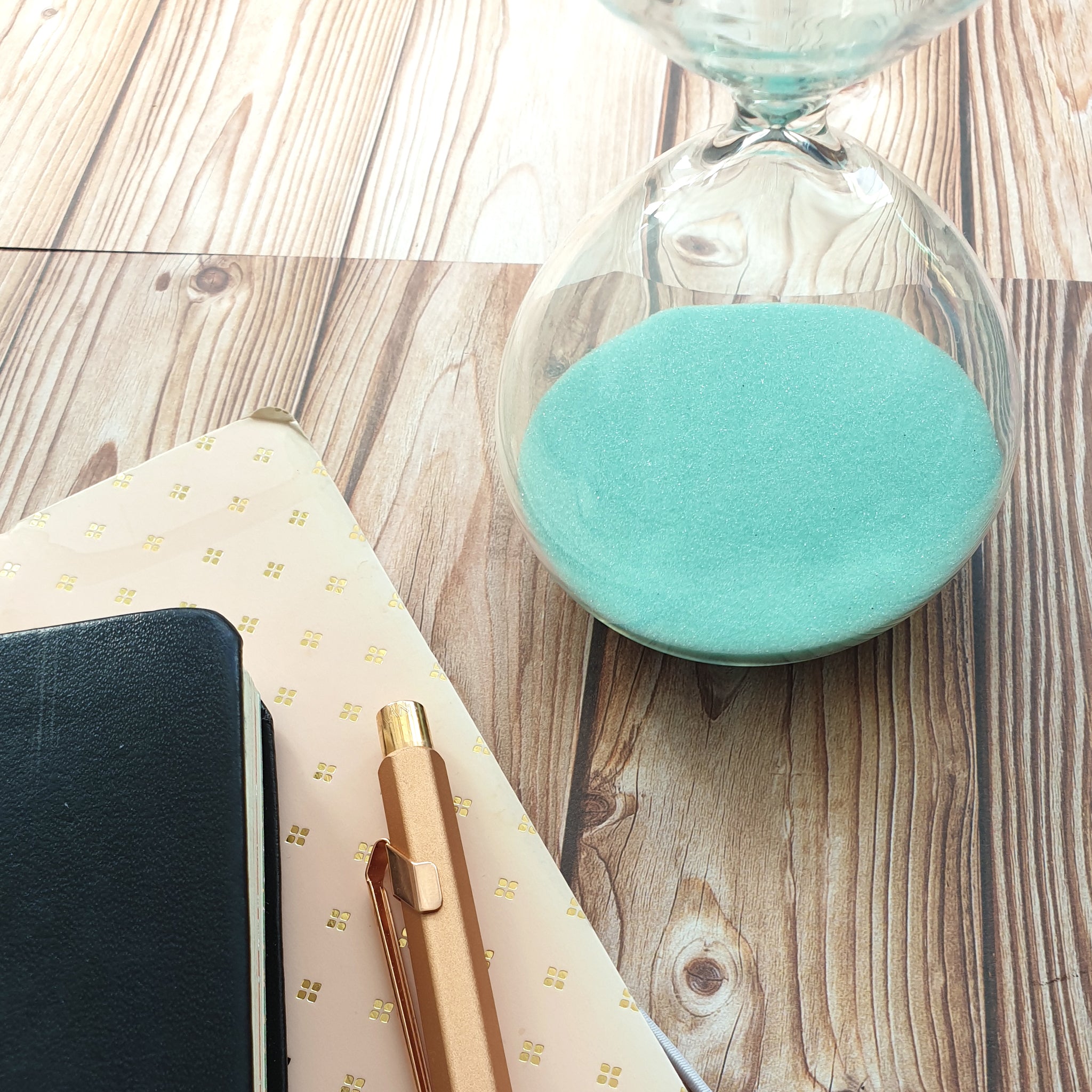 Bullet journal and sandhour for learning or planning time