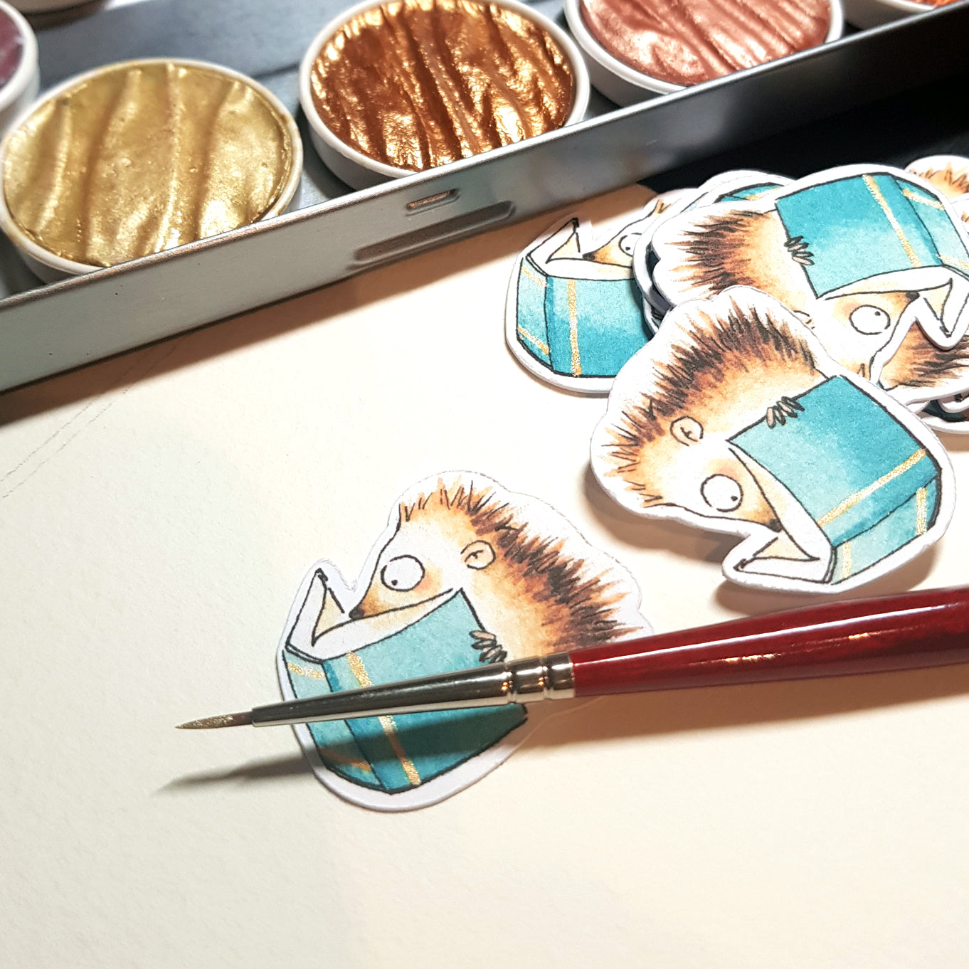 Diecut Hedgehog Reading a book